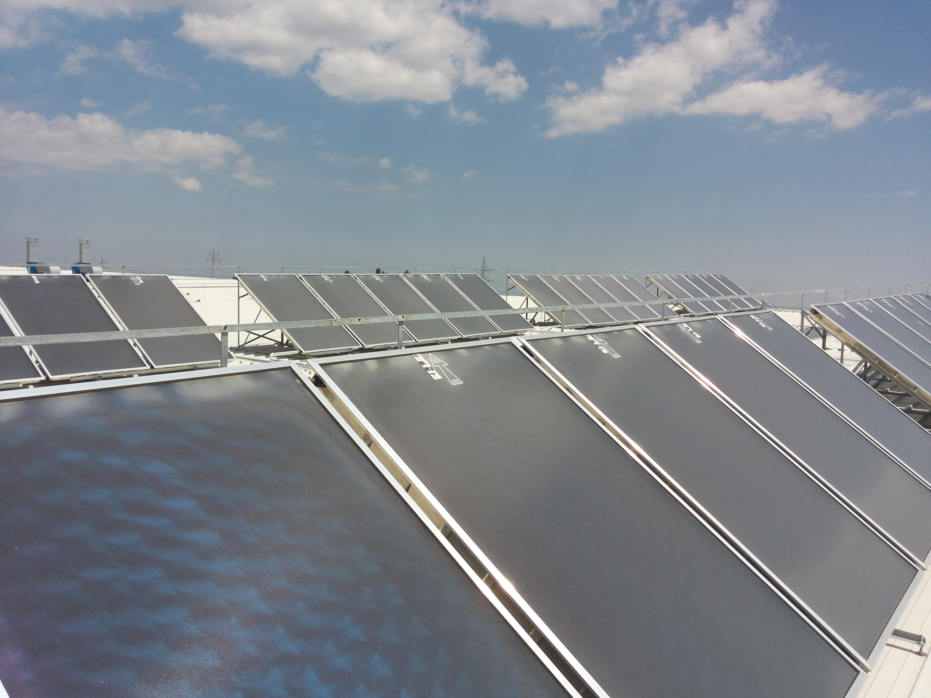 Sisteme Solare Apa Calda Si Aport Incalzire Incalzire Piscina Comerciale Hoteliere Si Industriale Rominstal Solar